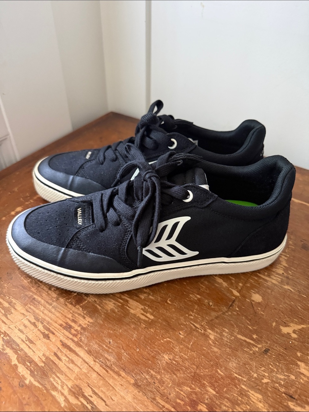 Cariuma Vallely Skate Black Suede Cordura Ivory Logo Sneaker Unisex